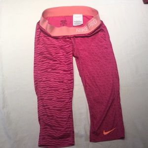 Girls Nike Pro Capri leggings size M Inseam 12”